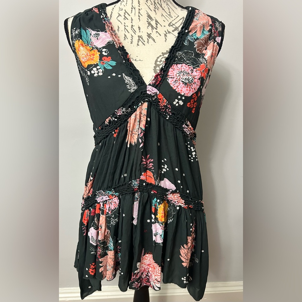 EUC FREE PEOPLE Haze Dress (or Tunic) in floral & black. Hankerchief hem. Small